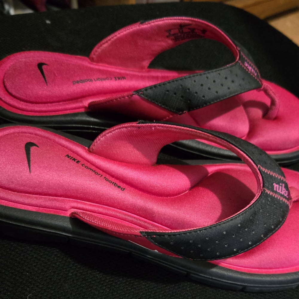 Nike Pink and Black Sporty Sandals